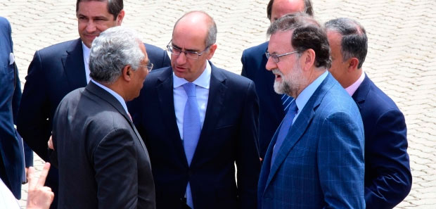 El presidente de la Diputación de Salamanca con los presidentes de España y Portugal, en Vega Terrón.
