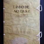 Primer Libro de Acuerdos de la Diputación, encuadernado en pergamino. Restaurado.