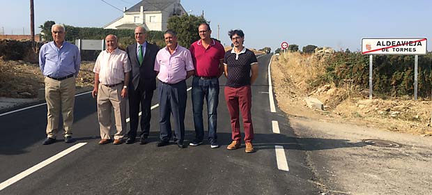 Visita del presidente de la Diputación a la carretera DSA-136, en Aldeavieja de Tormes