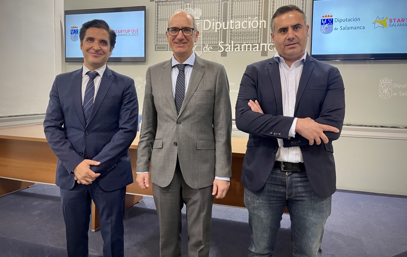  El presidente de la Diputación de Salamanca, Javier Iglesias, el CEO de Startup Olé, Emilio Corchado, y el diputado de Empleo y Desarrollo Rural, Antonio Labrador.