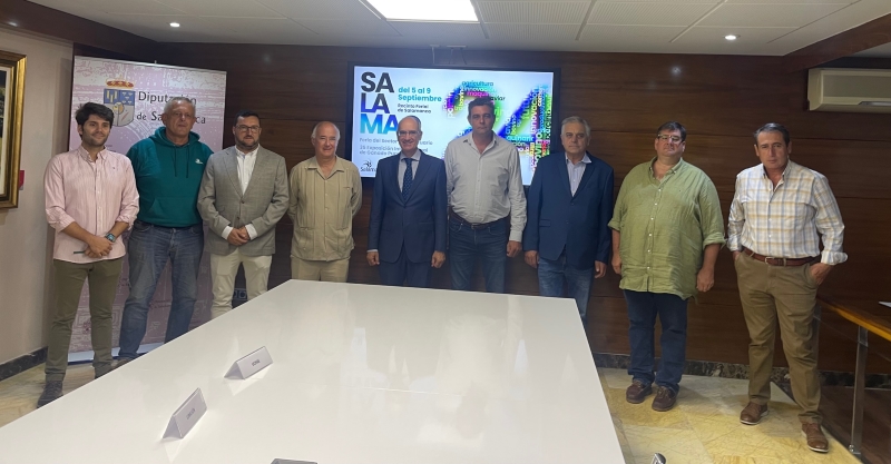 Autoridades y representantes de las asociaciones ganaderas participantes.