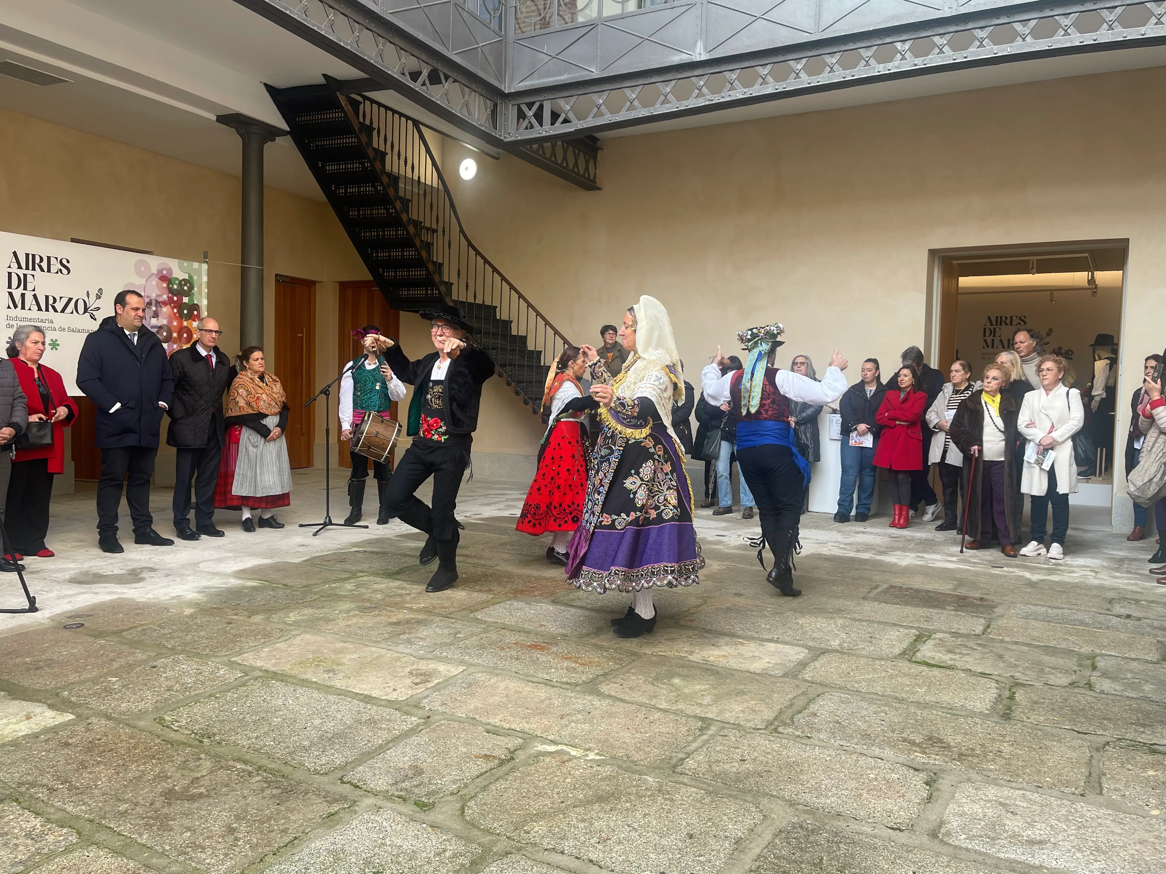 La Diputación inaugura la muestra 'Aires de marzo. Indumentaria de la provincia' que dará impulso a un espacio permanente de la indumentaria tradicional salmantina