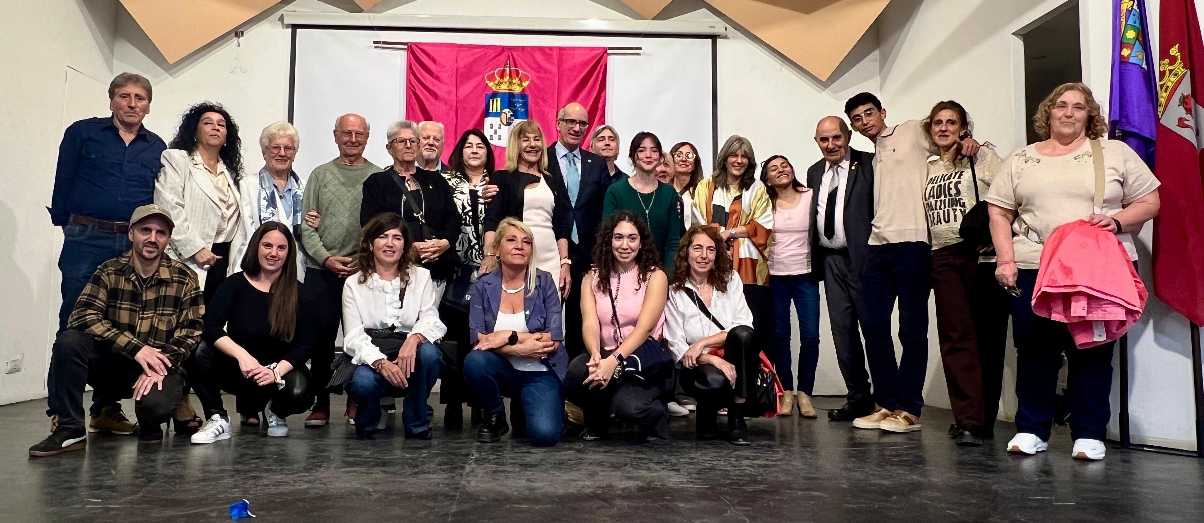 La delegación de la Diputación de Salamanca se reúne con los salmantinos del Centro de Castilla y León en Mar del Plata y rinden homenaje a José Pérez Pinar