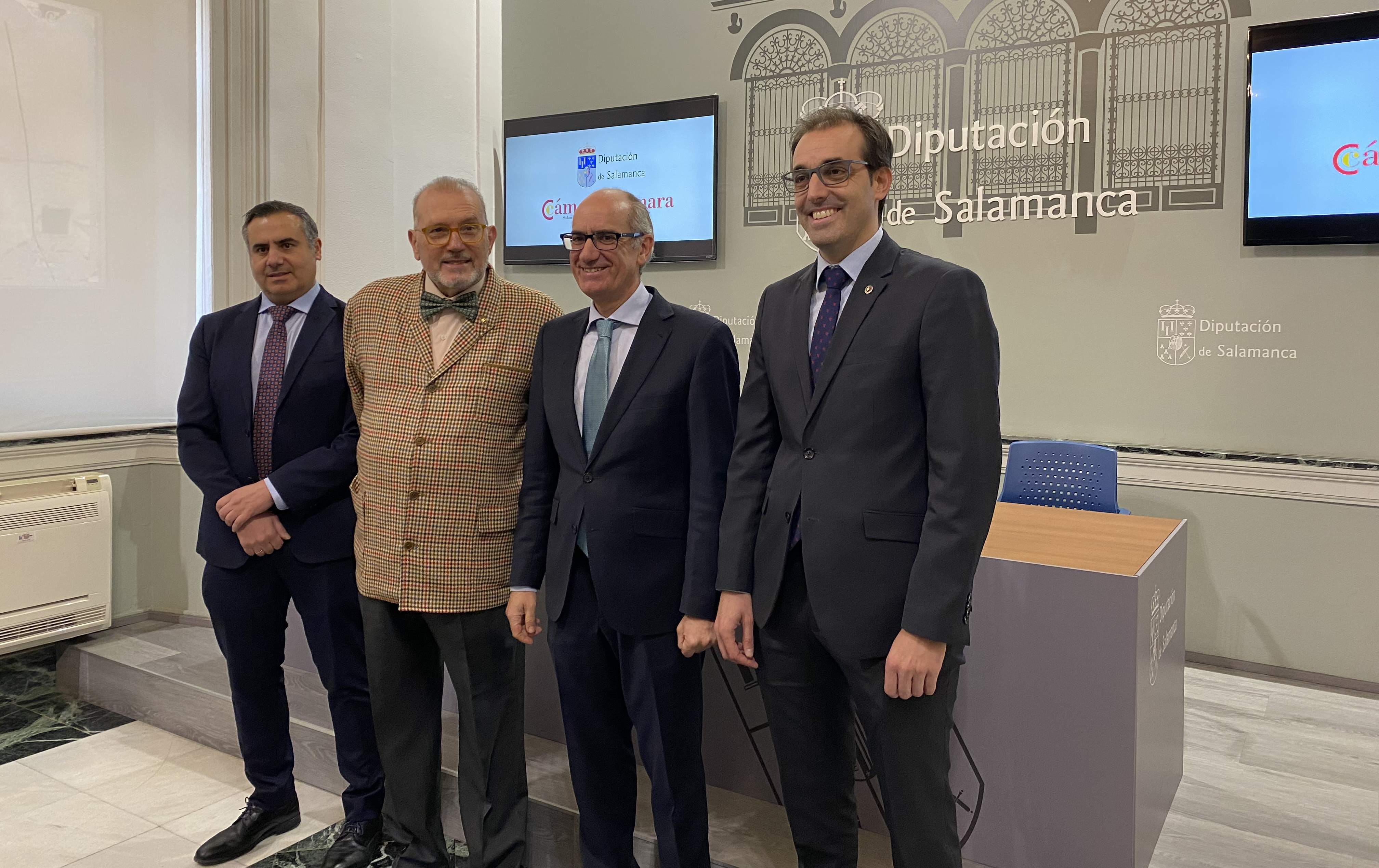 El presidente de la Diputación, Javier Iglesias, el presidente de la Cámara de Comercio de Salamanca, Alberto Díaz; el presidente de la Cámara de Comercio de Béjar, Buenaventura Velasco; y el diputado de Empleo y Desarrollo Rural, Antonio Labrador.
