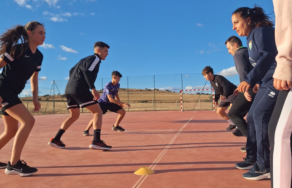Participantes del curso durante su formación