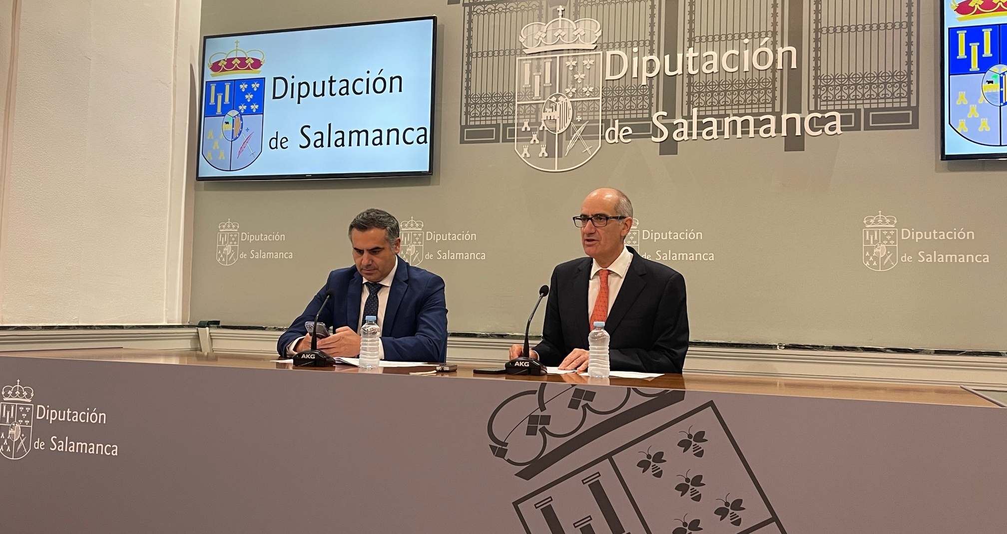 El presidente de la Diputación, Javier Iglesias, y el diputado de desarrollo rural, Antonio Labrador.