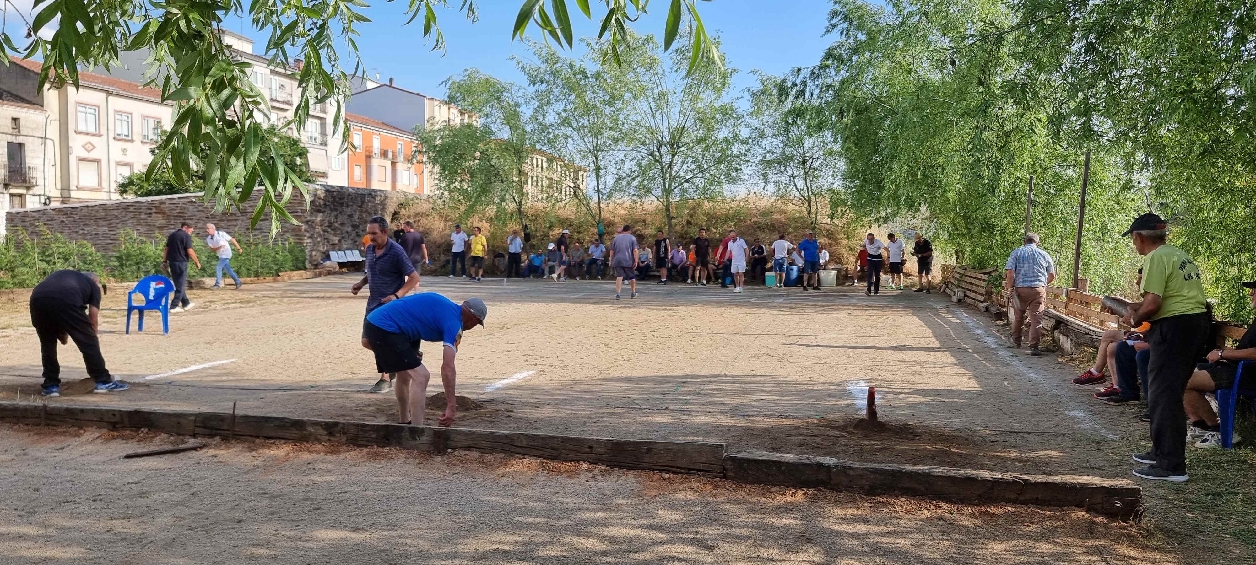 Personas jugando a la calva