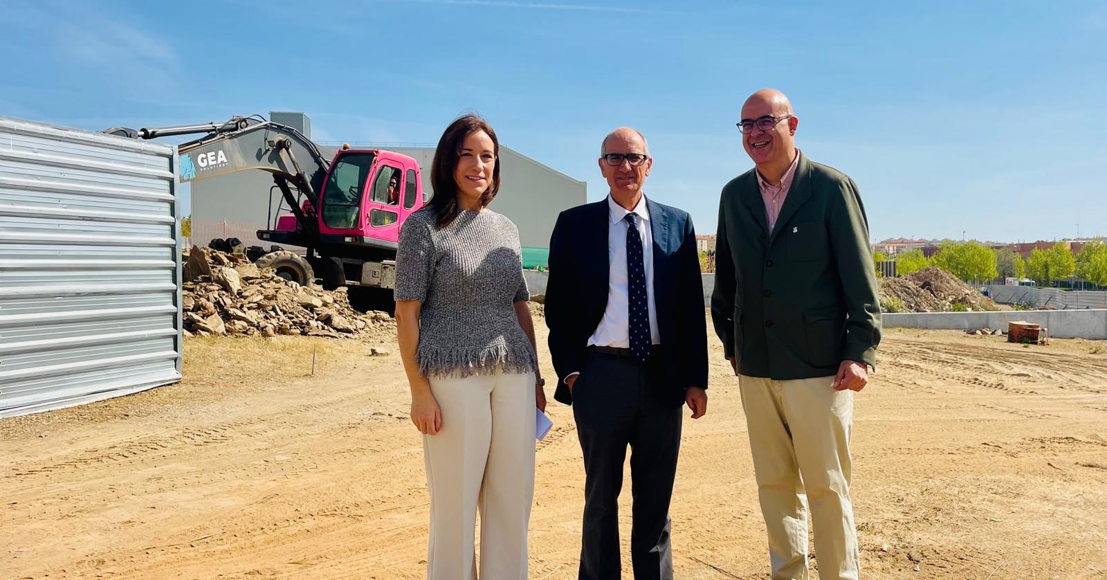 Autoridades visitan las obras 