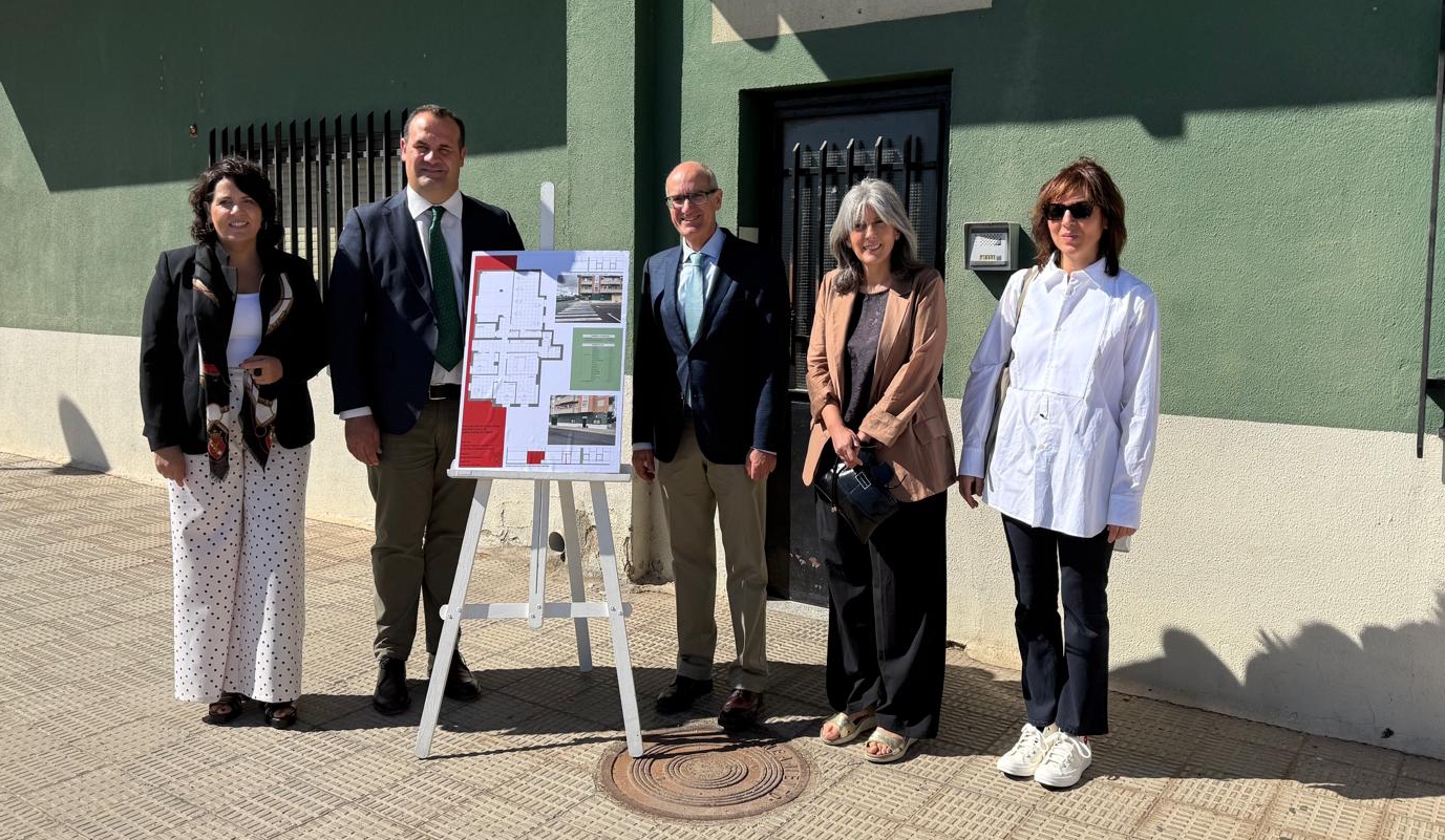 Autoridades en el nuevo CEAS Santa Marta de Tormes