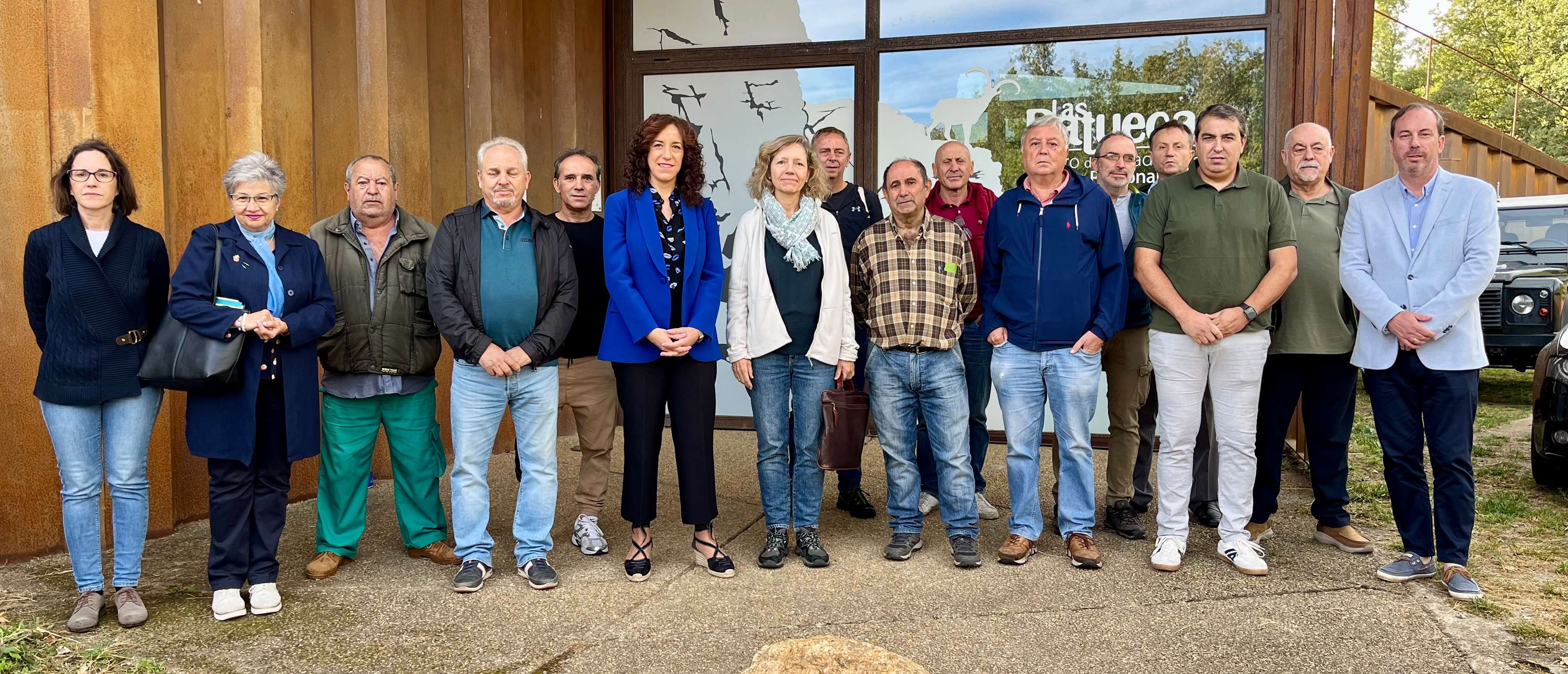 La diputada de Medio Ambiente, Pilar Sánchez, y el resto de participantes de la Asamblea.